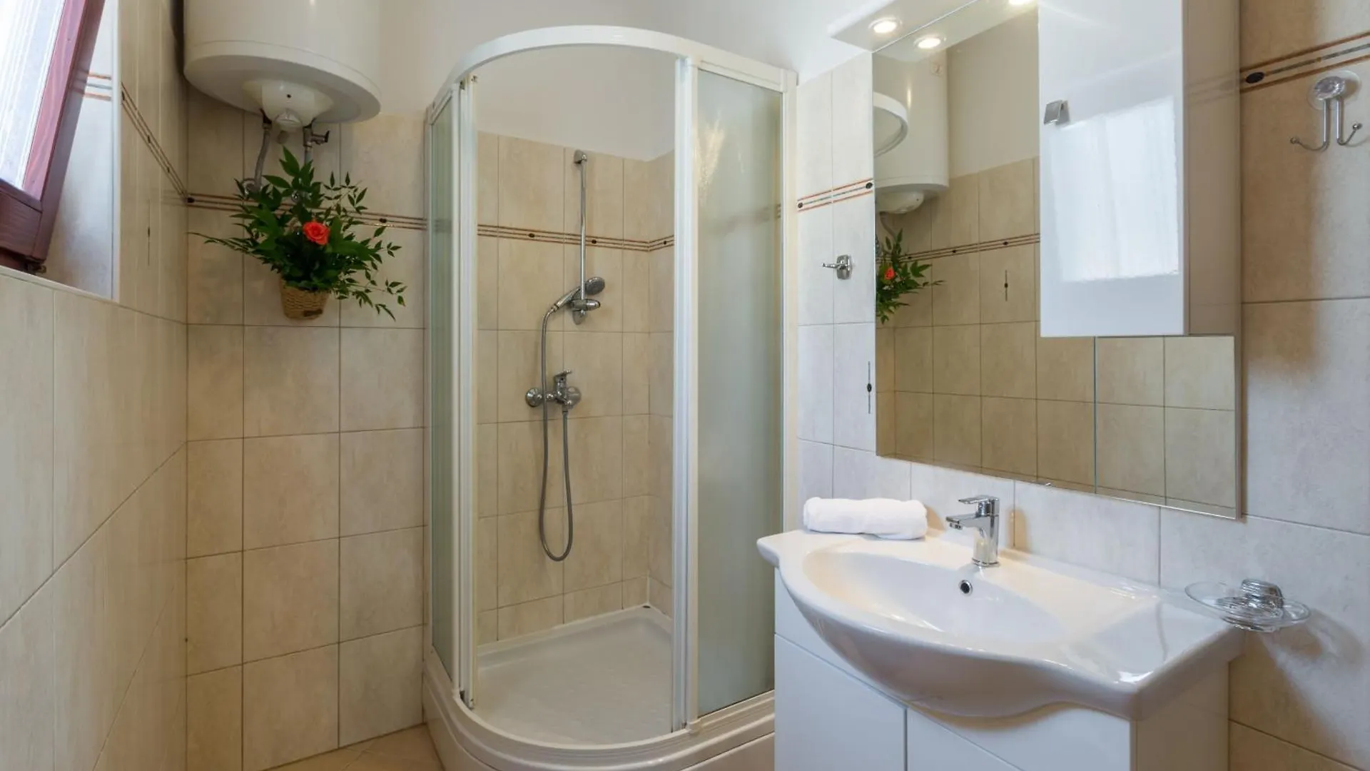 Strandnahe Ferienwohnung Marea Mit Pool Und Garten Porec 0*,