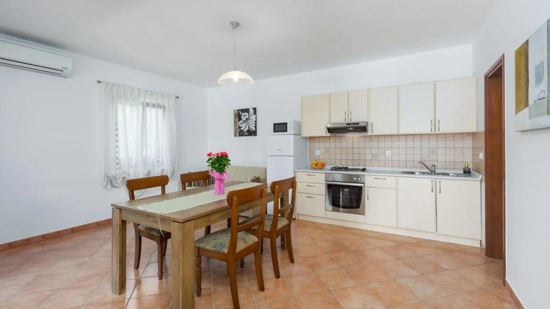 Strandnahe Ferienwohnung Marea Mit Pool Und Garten Porec