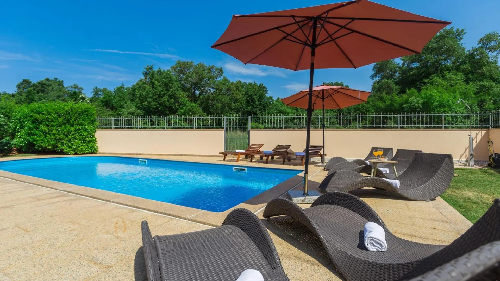 Apartment Strandnahe Ferienwohnung Marea Mit Pool Und Garten Porec Croatia