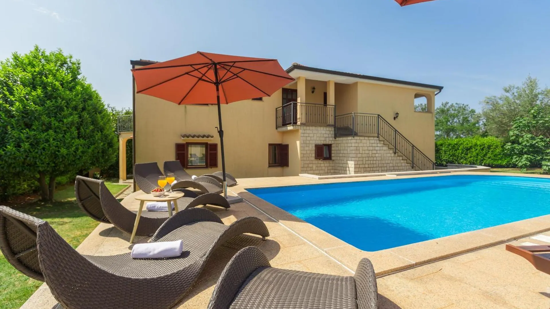 Strandnahe Ferienwohnung Marea Mit Pool Und Garten Porec