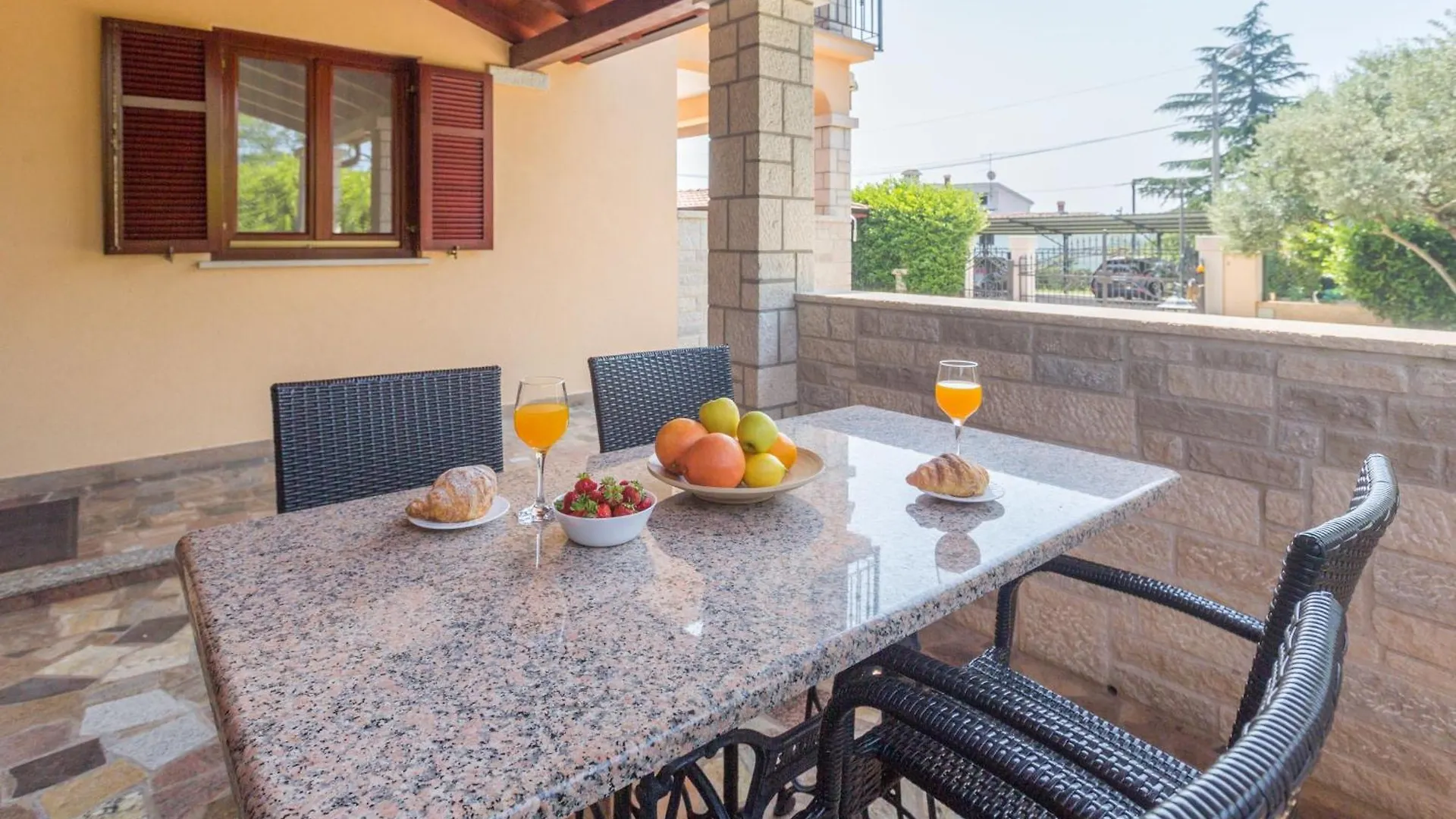 Strandnahe Ferienwohnung Marea Mit Pool Und Garten Porec Croatia