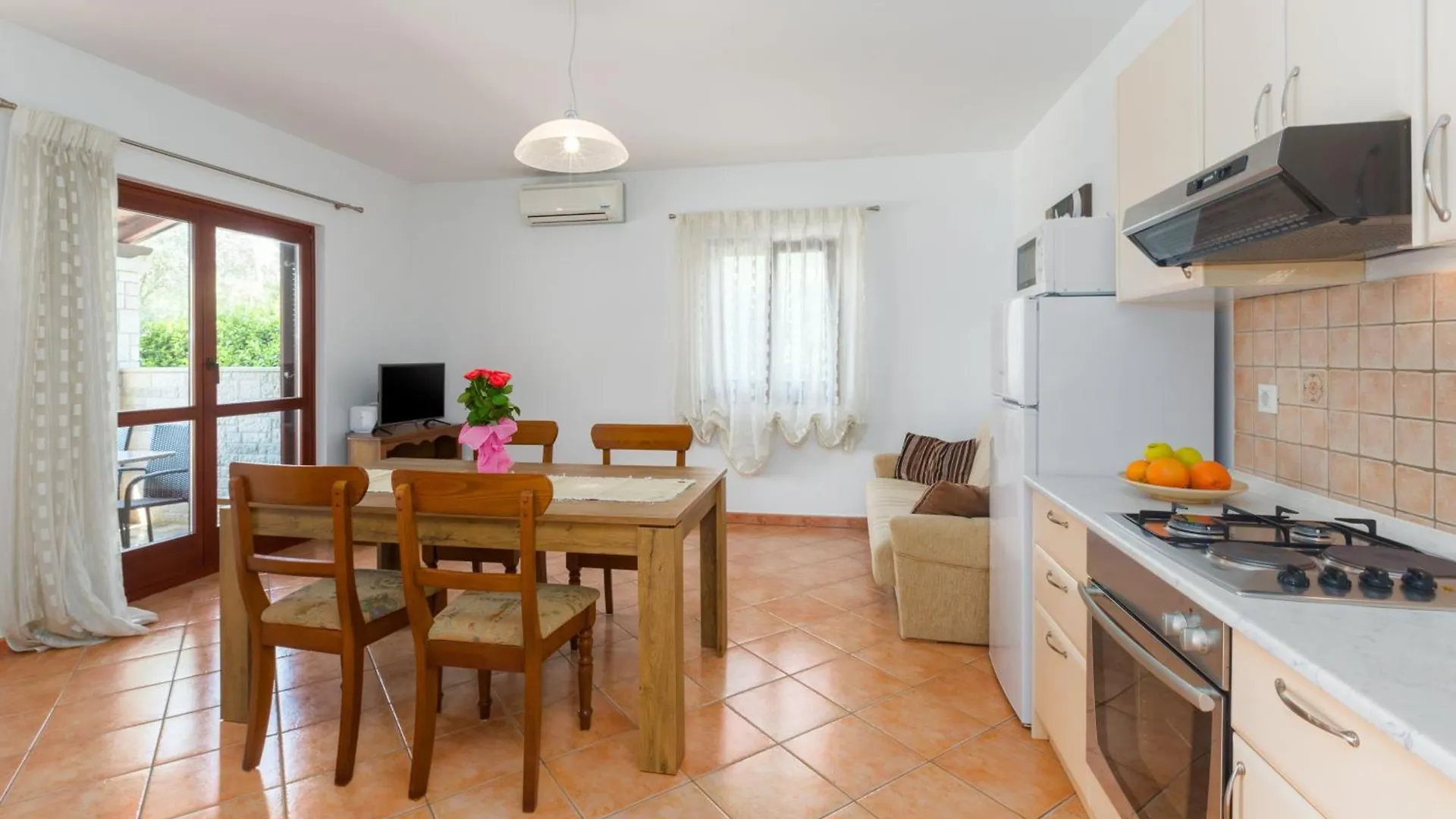 Apartment Strandnahe Ferienwohnung Marea Mit Pool Und Garten Porec